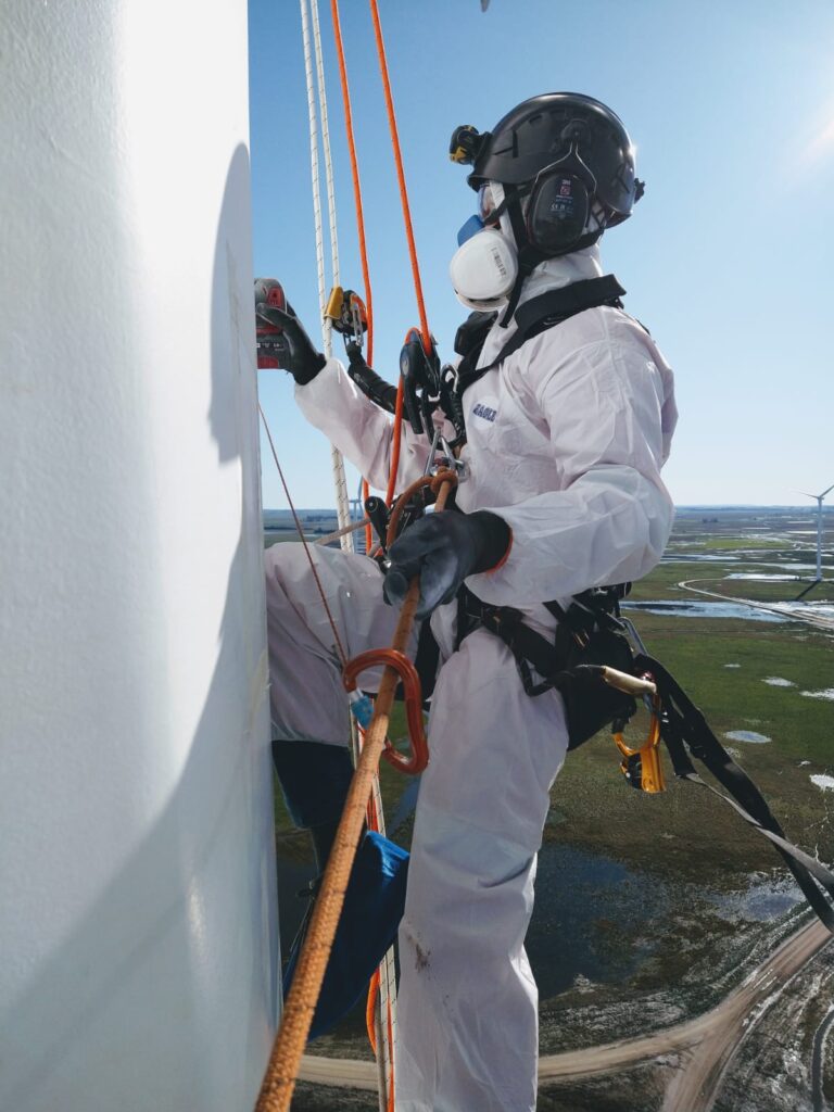 Servicios Verticales industria eolica 768x1024